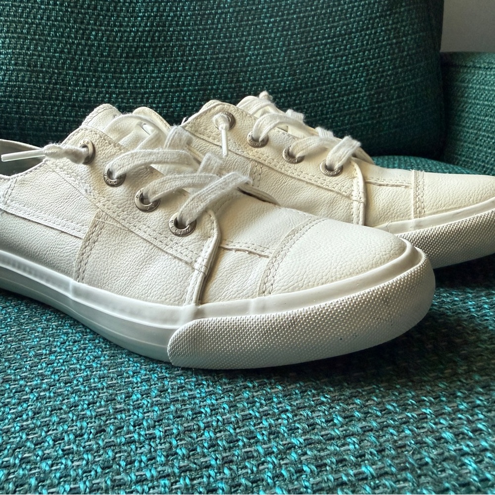 Blowfish Maxine Smooth Sneakers size 9